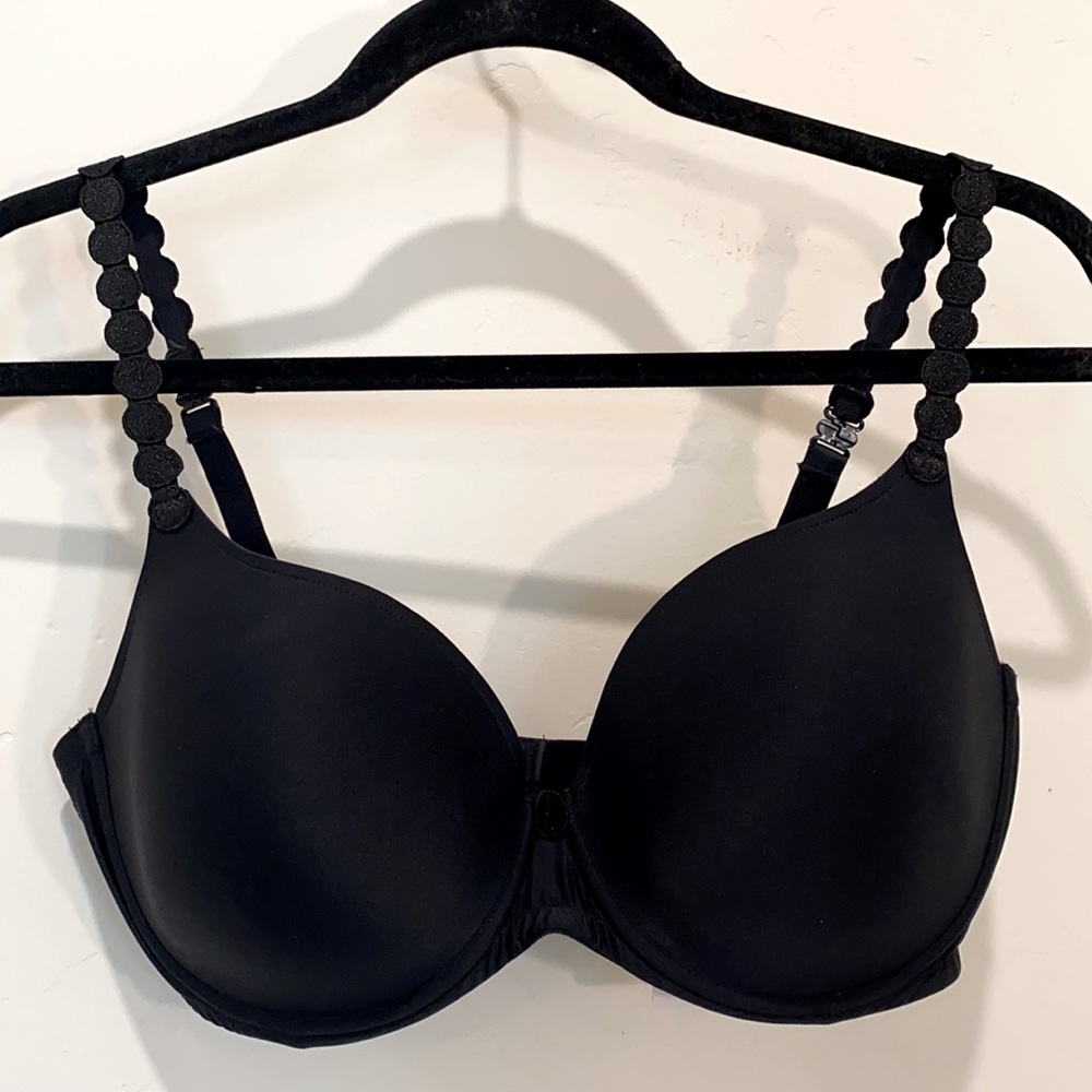 NWT. BLACK BRA. Removable adjuster. Circle strap.